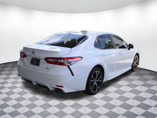 2020 Toyota Camry SE