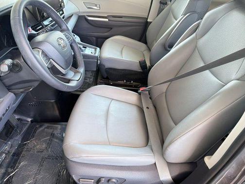 Predawn Gray Mica 2021 Toyota Sienna XLE 8 Passenger