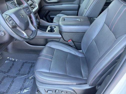 Iridescent Pearl Tricoat 2023 Chevrolet Suburban RST