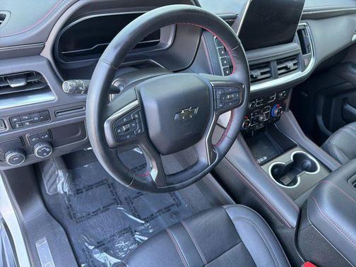 Iridescent Pearl Tricoat 2023 Chevrolet Suburban RST