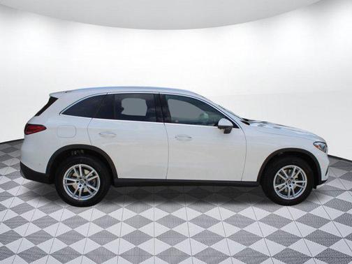 2025 Mercedes-Benz GLC 300 4MATIC
