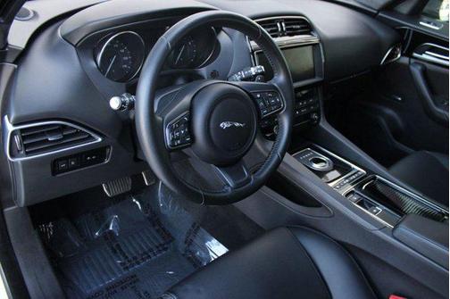 2019 Jaguar F-PACE 25t Premium