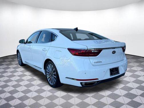 Snow White Pearl 2017 Kia Cadenza Premium