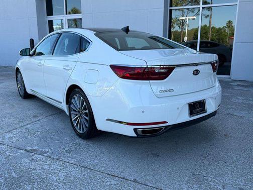 Snow White Pearl 2017 Kia Cadenza Premium