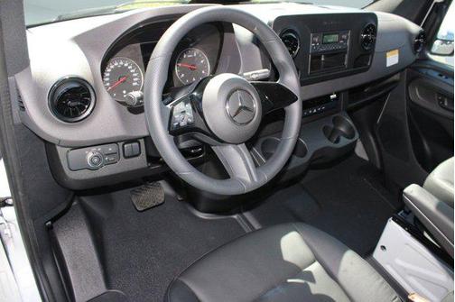 2025 Mercedes-Benz Sprinter 2500 Standard Roof