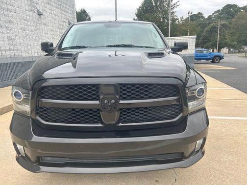 2017 RAM 1500 Night Crew Cab 4x4 5'7' Box