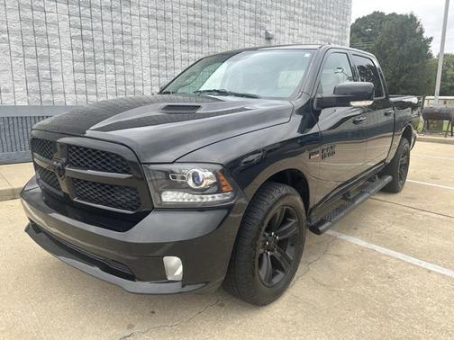 2017 RAM 1500 Night Crew Cab 4x4 5'7' Box