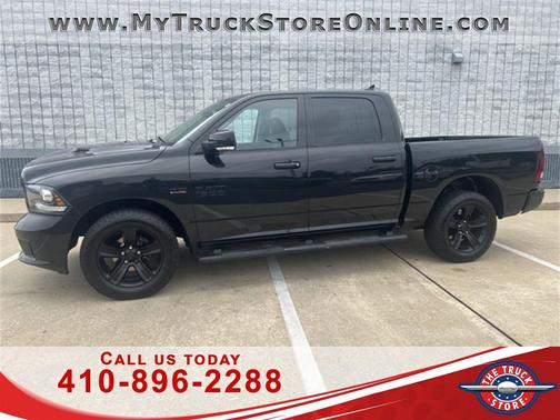 2017 RAM 1500 Night Crew Cab 4x4 5'7' Box