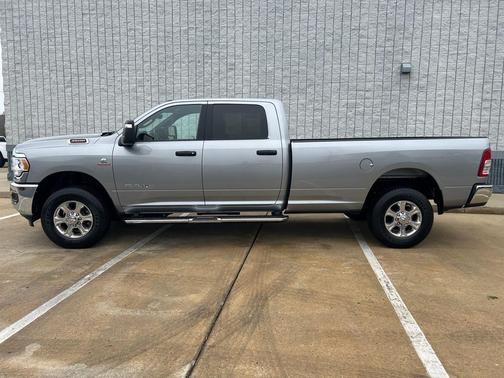 2024 RAM 3500 Big Horn Crew Cab 4x4 8' Box