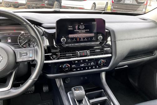 2025 Nissan Pathfinder SV