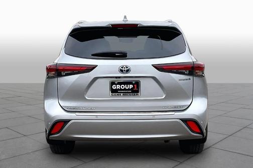 Celestial Silver Metallic 2024 Toyota Highlander Hybrid Platinum