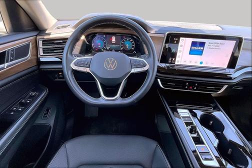 Deep Black Pearl 2024 Volkswagen Atlas 2.0T SE w/Technology 4MOTION