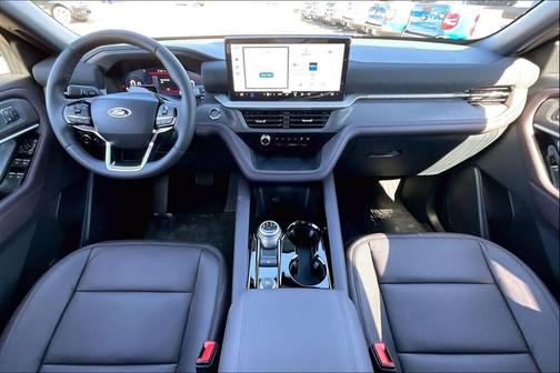 M7/CARBONIZED G 2026 Ford Explorer Platinum