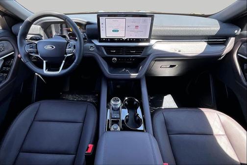 UM/AGATE BLACK 2026 Ford Explorer Platinum