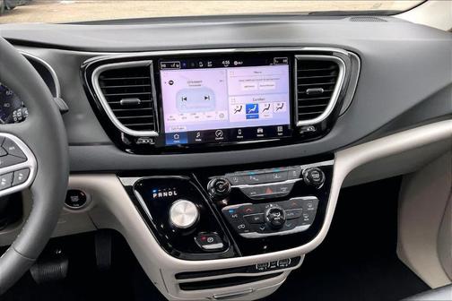 2024 Chrysler Pacifica Touring-L