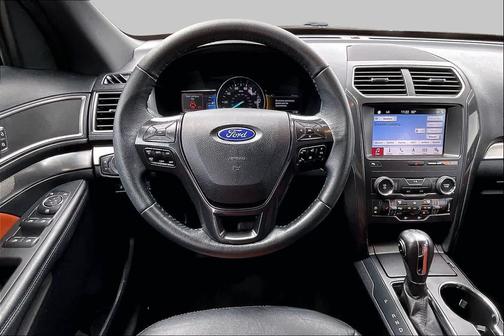 White Platinum Metallic Tri-Coat 2019 Ford Explorer XLT