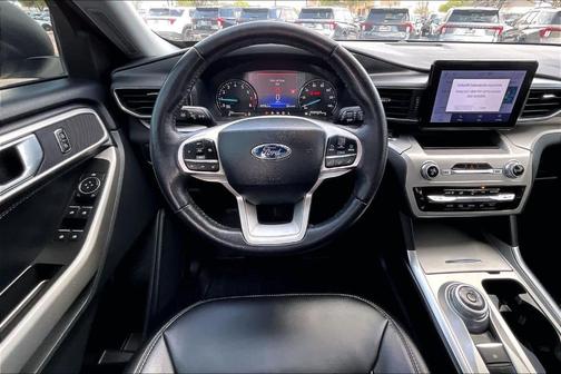 Iconic Silver Metallic 2022 Ford Explorer XLT