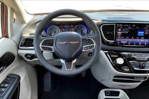 2023 Chrysler Pacifica Touring-L