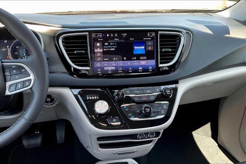 2023 Chrysler Pacifica Touring-L