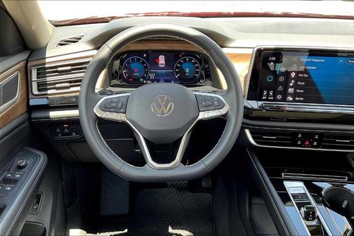 2024 Volkswagen Atlas 2.0T SE