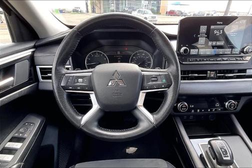 Black Diamond 2024 Mitsubishi Outlander SE