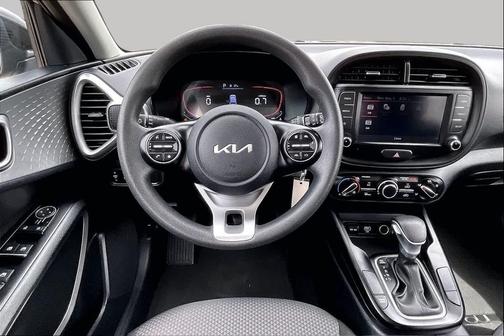 Fusion Black 2024 Kia Soul LX
