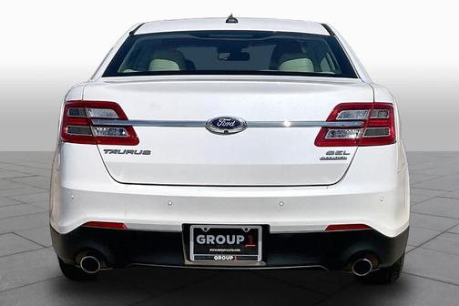 White Platinum Tri-Coat Metallic 2015 Ford Taurus SEL