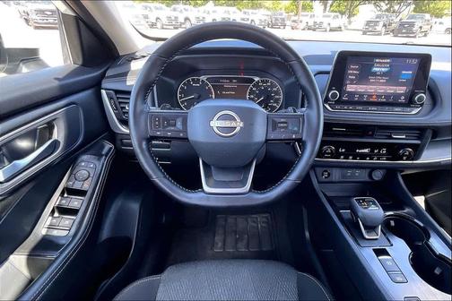 Pearl 2025 Nissan Rogue SV