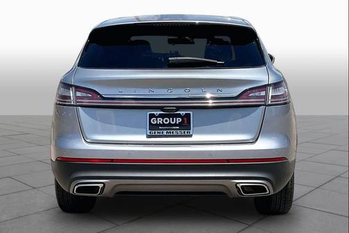 Silver Radiance Metallic Clearcoat 2023 Lincoln Nautilus Standard