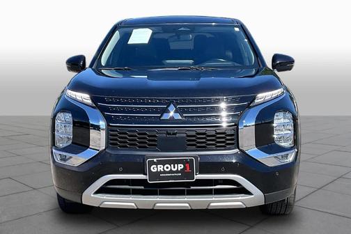 Labrador Black Pearl 2024 Mitsubishi Outlander SE