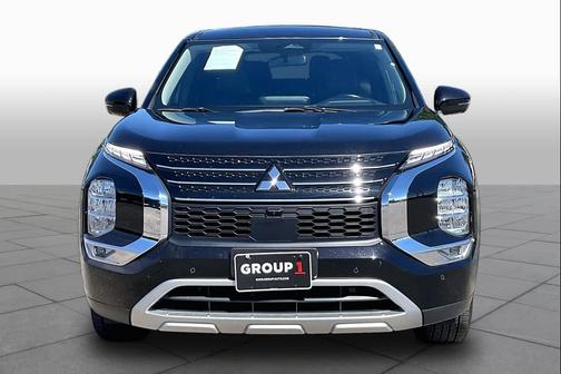 Labrador Black Pearl 2024 Mitsubishi Outlander SE