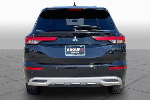 Labrador Black Pearl 2024 Mitsubishi Outlander SE
