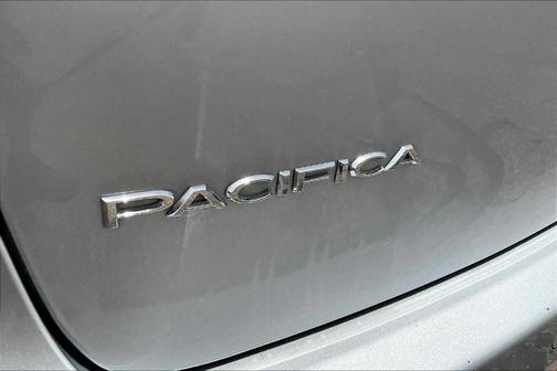 2023 Chrysler Pacifica Touring-L