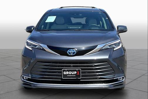 Magnetic Gray Metallic 2025 Toyota Sienna Platinum