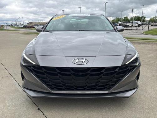 2023 Hyundai ELANTRA SE