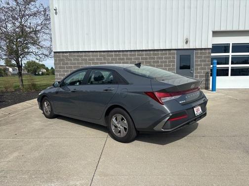 2025 Hyundai ELANTRA SE