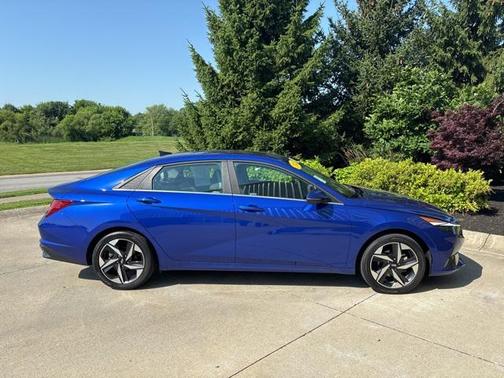 2023 Hyundai ELANTRA Limited