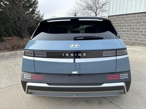 2025 Hyundai IONIQ 5 SE