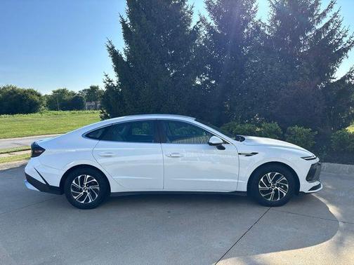 Serenity White 2026 Hyundai SONATA Hybrid Base