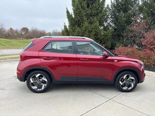 2024 Hyundai VENUE SEL