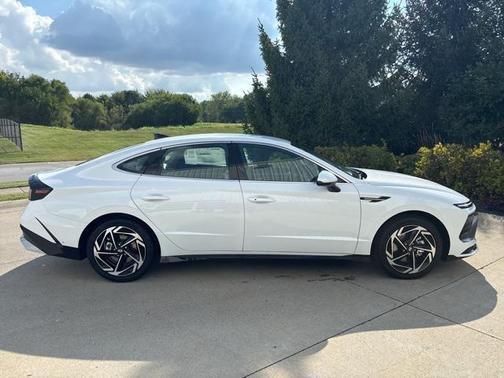 2026 Hyundai SONATA SEL