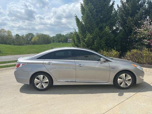 2013 Hyundai SONATA Hybrid Limited