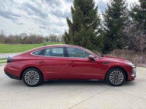 2025 Hyundai SONATA Hybrid Limited