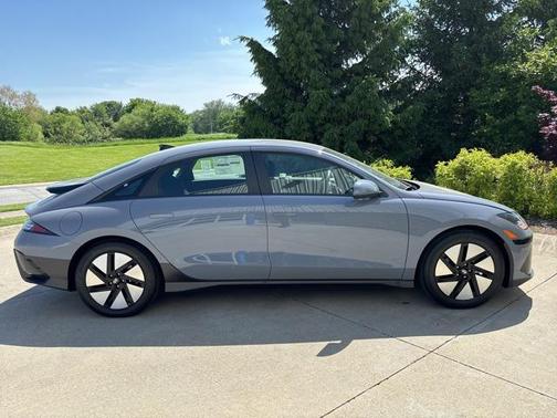 2025 Hyundai IONIQ 6 SE