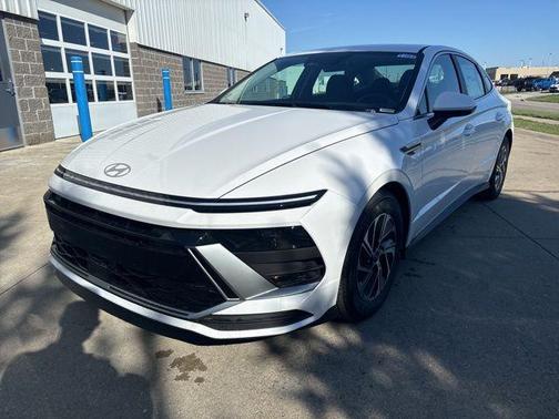 2026 Hyundai SONATA Hybrid Base