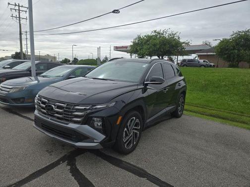 Phantom Black 2025 Hyundai TUCSON Limited