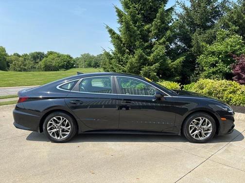 2022 Hyundai SONATA SEL