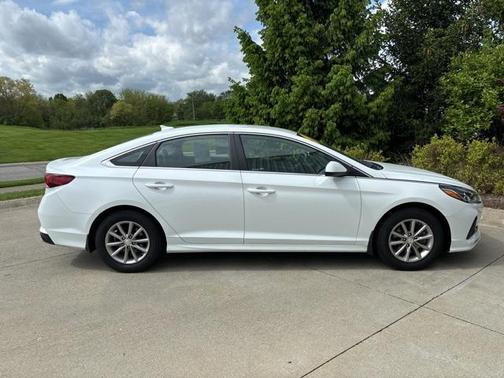 2018 Hyundai SONATA SE