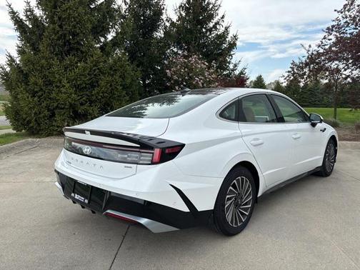2025 Hyundai SONATA Hybrid Limited