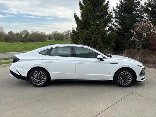 2025 Hyundai SONATA Hybrid Limited